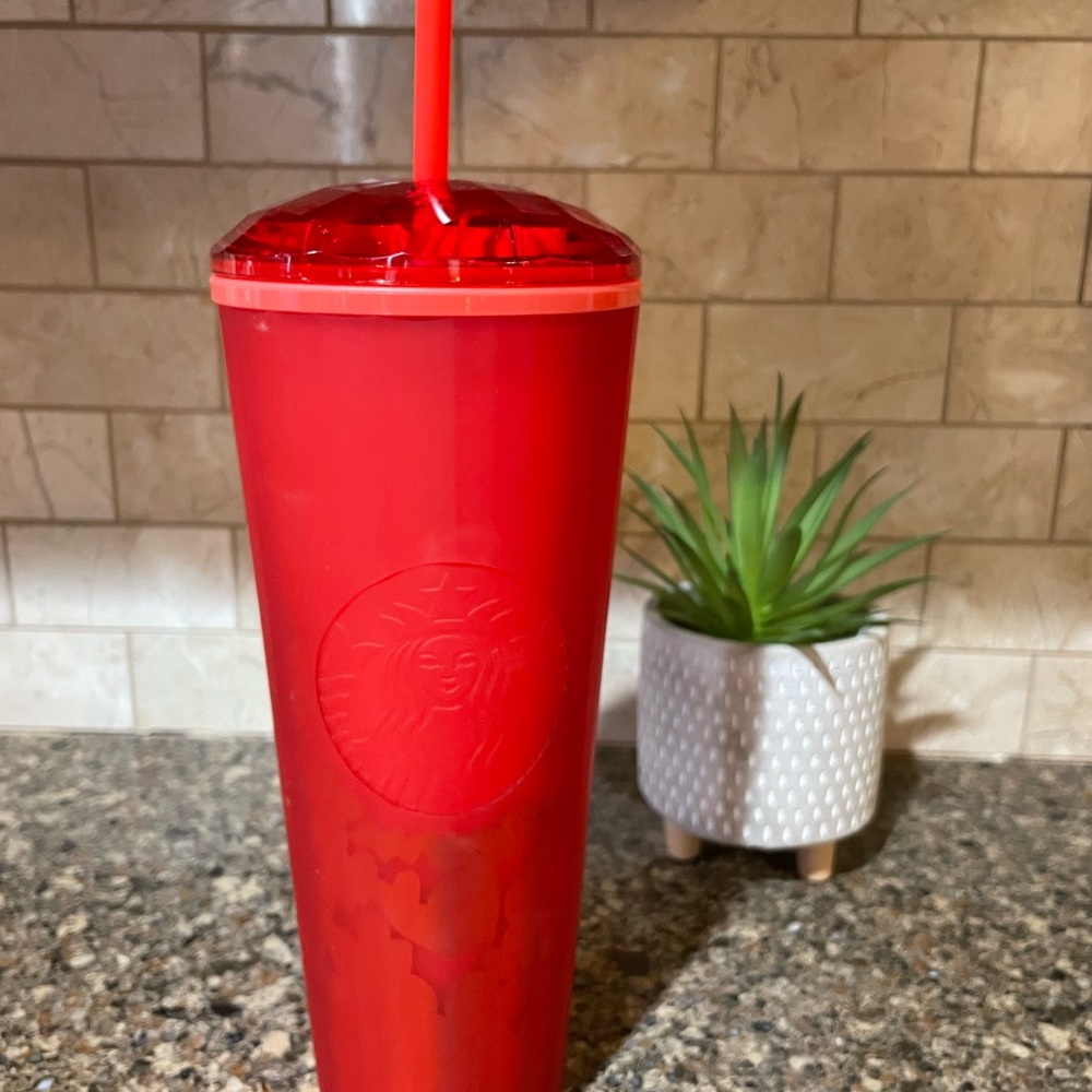 Starbucks 2022 Valentines Tumbler 24oz Venti Dome Red heart cup